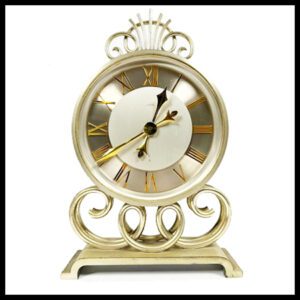 A great old vintage clock and a prime example of an old antique clock, this Luxor mid-century modern find.. This antique American mantel clock was of quality.