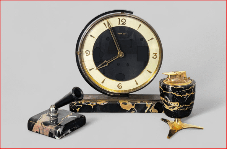 This wonderful old clock is by Urgos and is an 8 day wind, Art Deco clock.